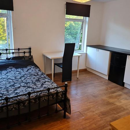 Luton, Lu3 Double Ensuite Room Лутон Экстерьер фото