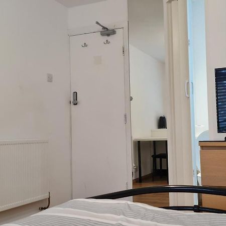 Luton, Lu3 Double Ensuite Room Лутон Экстерьер фото